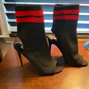 BRAND NEW NEVER WORN Steve Madden open toe booties